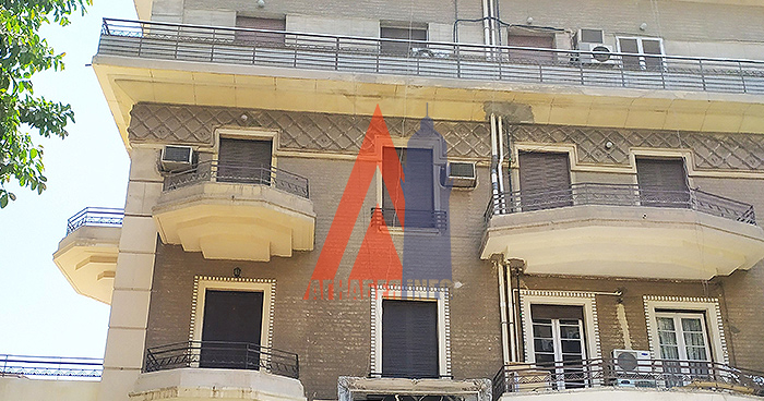 Дом с балконами