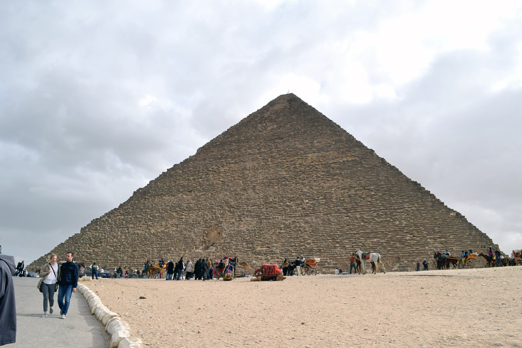 Как строили пирамиду хеопса. Стройка пирамиды Хеопса. Рампа для постройки пирамид в Египте. Технология строительства египетских пирамид.