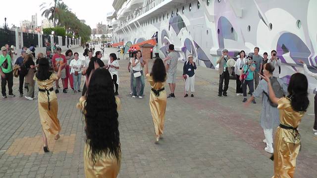 Руководство порта Александрии приветствует пассажиров лайнера, фото gate.ahram.org.eg
