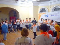 Юный Карим исполняет песню на форуме МОФЕЙ, автор фото Лилия Атваан