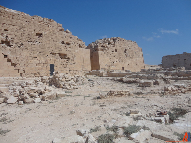 Вид сбоку на храм Тапосириса Великого